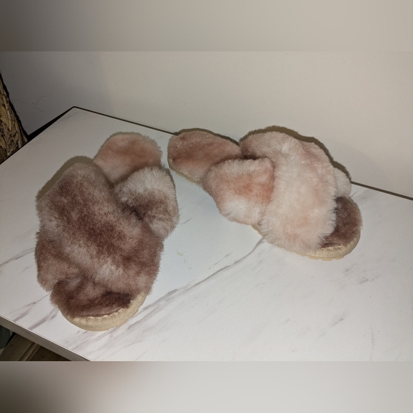 Real Genuine Sheep Fur Slippers Super Soft Size 6 sm Criss Cross EMU Australia - Picture 3 of 6